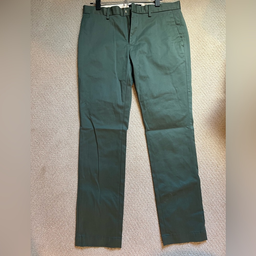 Banana Republic Men’s Green Chinos